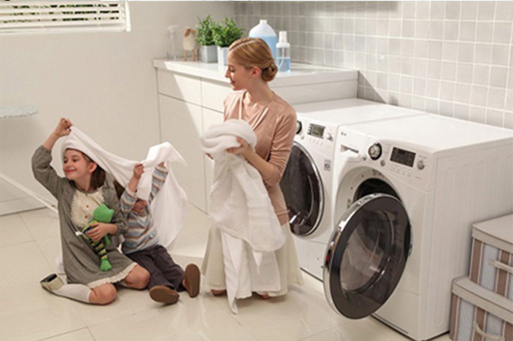 giặt quần áo trẻ em bằng máy giặt